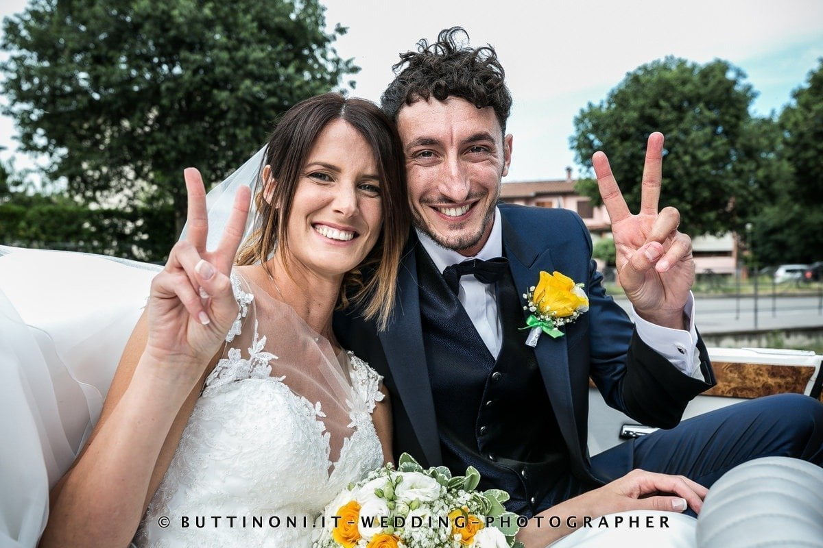 Matrimonio in Tenuta Olmetta Osio 127 Sposi con Auto Cabrio Matrimonio Ristorante Tenuta Olmetta Osio Sotto Bergamo Reportage senza pose © Carlo Buttinoni Fotografo