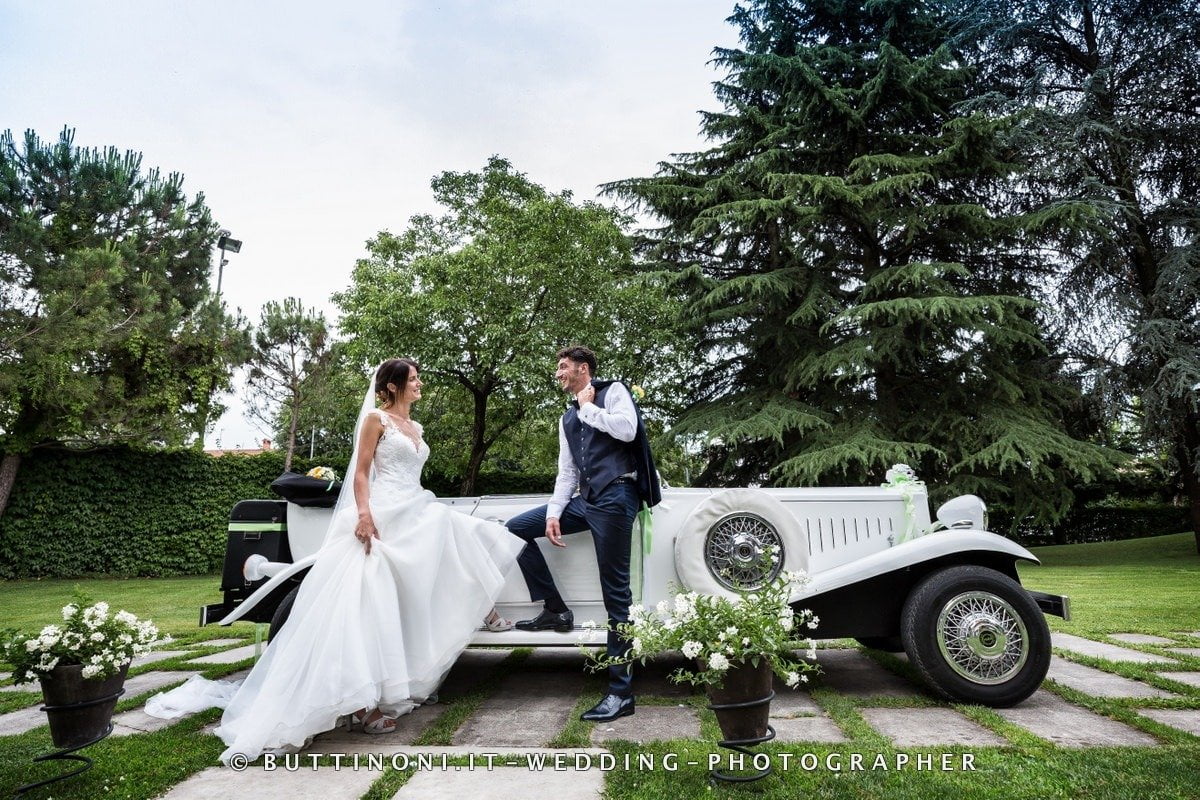 Matrimonio in Tenuta Olmetta Osio 130 Sposi con Auto Cabrio Matrimonio Ristorante Tenuta Olmetta Osio Sotto Bergamo Reportage senza pose © Carlo Buttinoni Fotografo