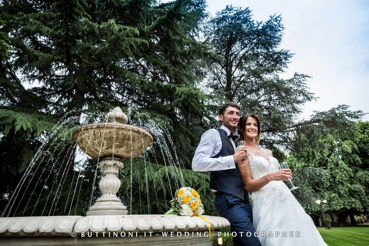 Matrimonio in Tenuta Olmetta Osio 141 Sposi alla Fontana Matrimonio Ristorante Tenuta Olmetta Osio Sotto Bergamo Reportage senza pose © Carlo Buttinoni Fotografo