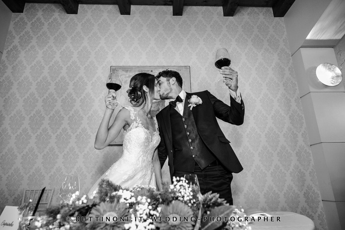 Matrimonio in Tenuta Olmetta Osio 145 Sala da Pranzo Sposi Matrimonio Ristorante Tenuta Olmetta Osio Sotto Bergamo Reportage senza pose © Carlo Buttinoni Fotografo