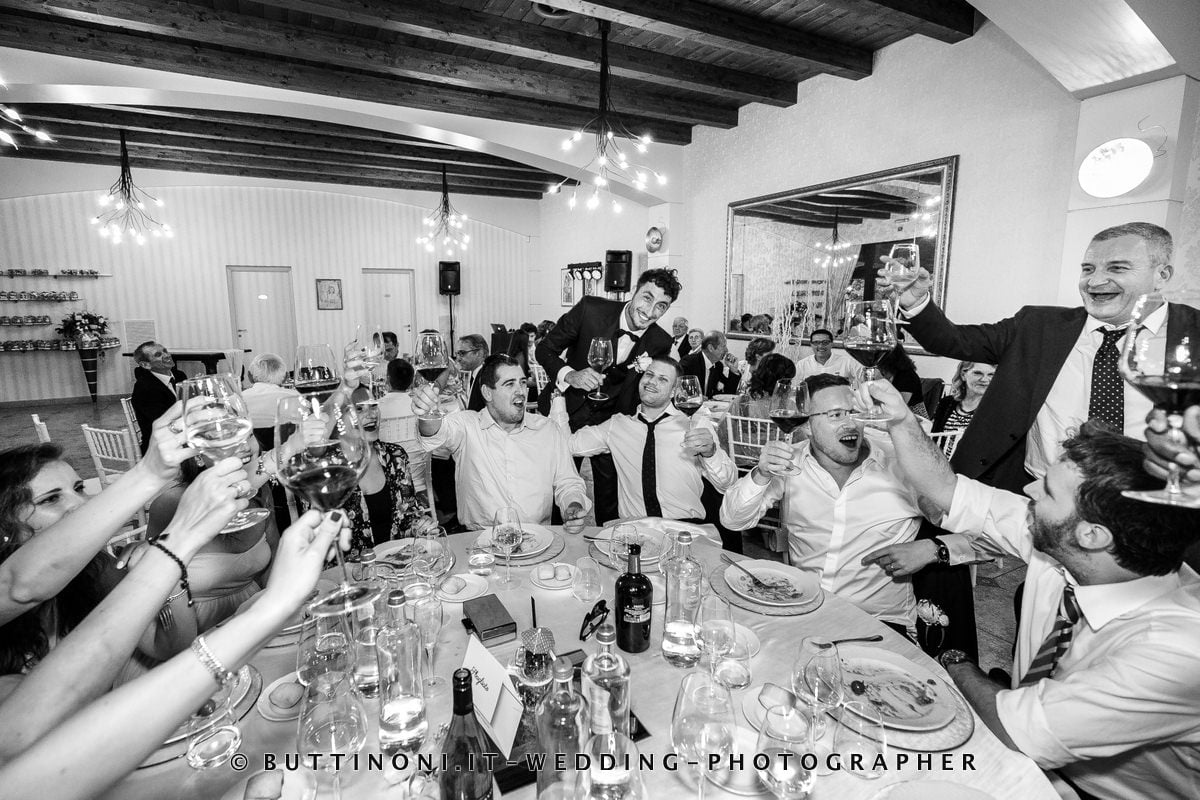 Matrimonio in Tenuta Olmetta Osio 150 Sala da Pranzo Sposi Matrimonio Ristorante Tenuta Olmetta Osio Sotto Bergamo Reportage senza pose © Carlo Buttinoni Fotografo