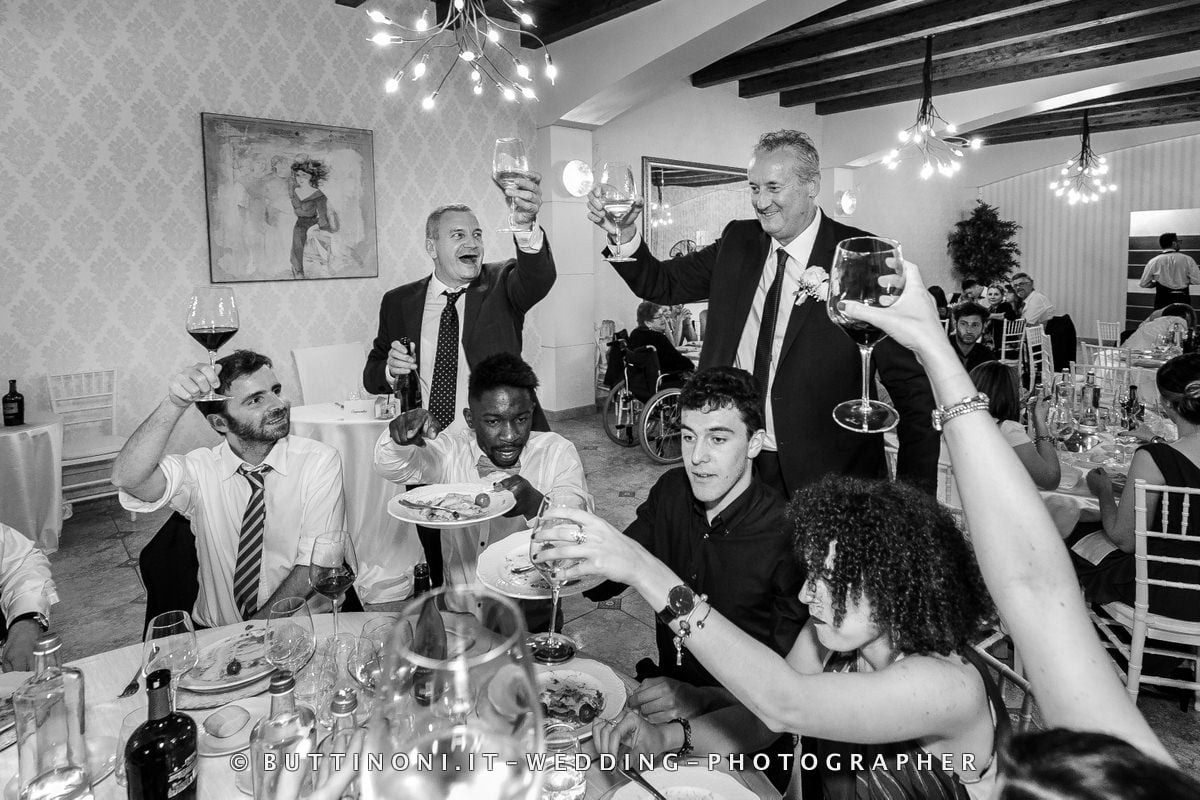 Matrimonio in Tenuta Olmetta Osio 153 Sala da Pranzo Sposi Matrimonio Ristorante Tenuta Olmetta Osio Sotto Bergamo Reportage senza pose © Carlo Buttinoni Fotografo