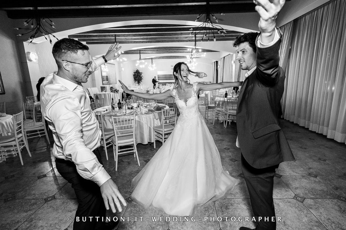 Matrimonio in Tenuta Olmetta Osio 160 Balli Sposi Matrimonio Ristorante Tenuta Olmetta Osio Sotto Bergamo Reportage senza pose © Carlo Buttinoni Fotografo