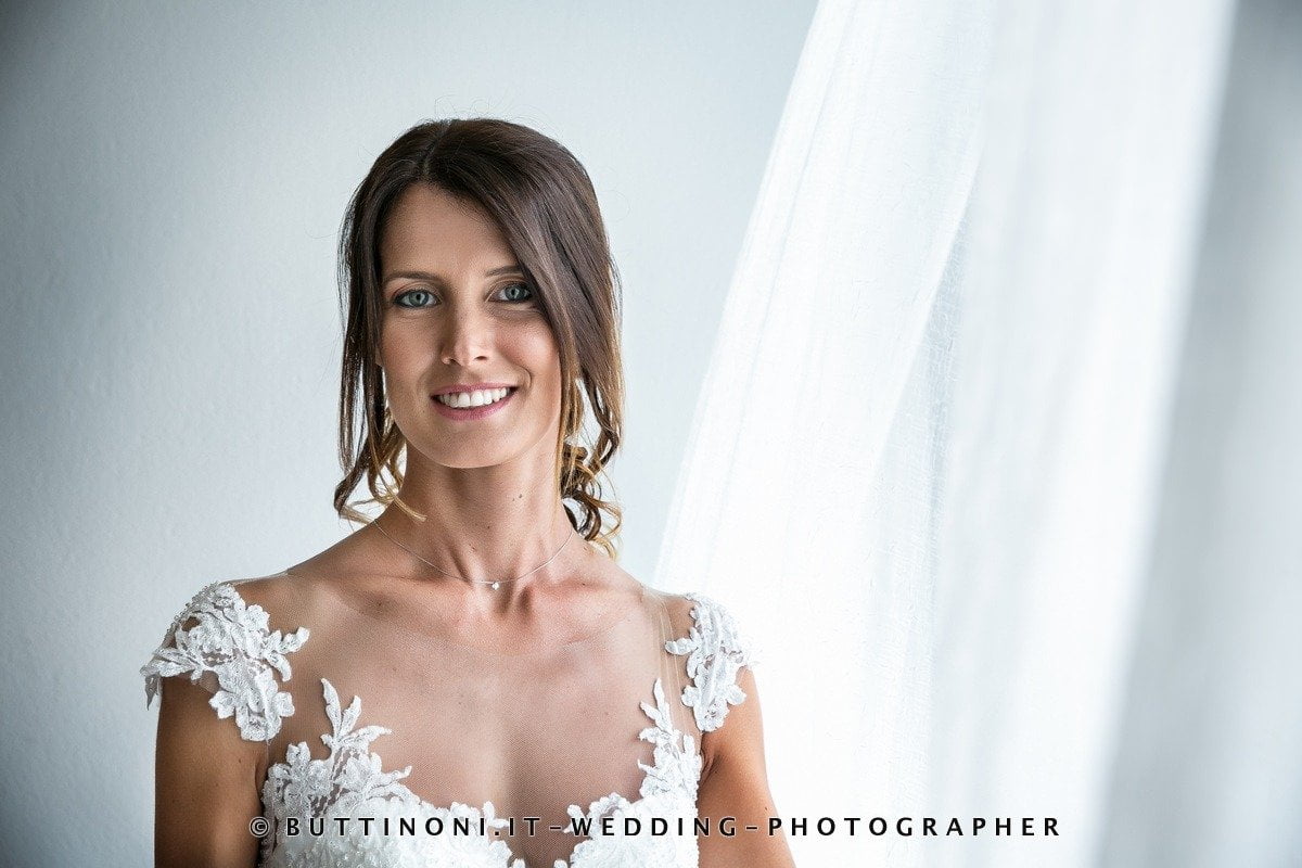 Matrimonio in Tenuta Olmetta Osio 98 Preparazione e vestizione Sposa Matrimonio Religioso Inzago Milano Reportage senza pose © Carlo Buttinoni Fotografo