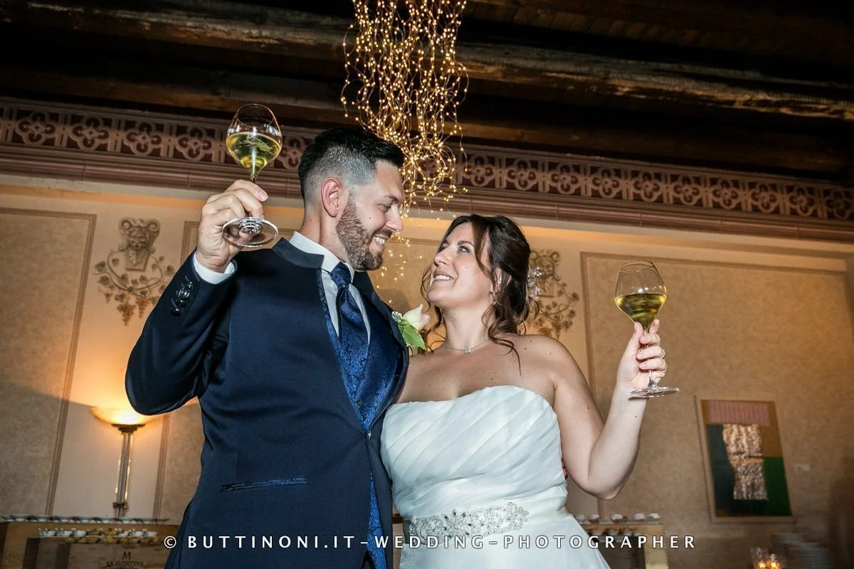 Villa Baiana 112 Fotografo aperitivo Sposi Matrimonio Ristorante Villa Baiana Monticelli Brusati Brescia Franciacorta Reportage senza pose