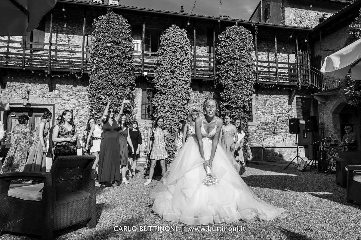 Castello della Marigolda 269 Lancio Sposi-Matrimonio-Castello-Marigolda-Curno- Bergamo-Carlo-Buttinoni-Fotografo
