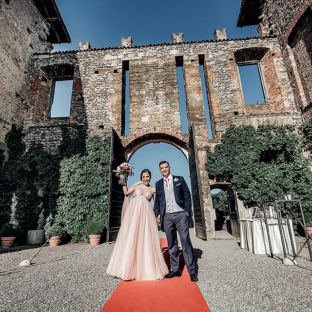 Sposi-Matrimonio-Castello-di-Cavernago-Bergamo-Carlo-Buttinoni-Fotografo