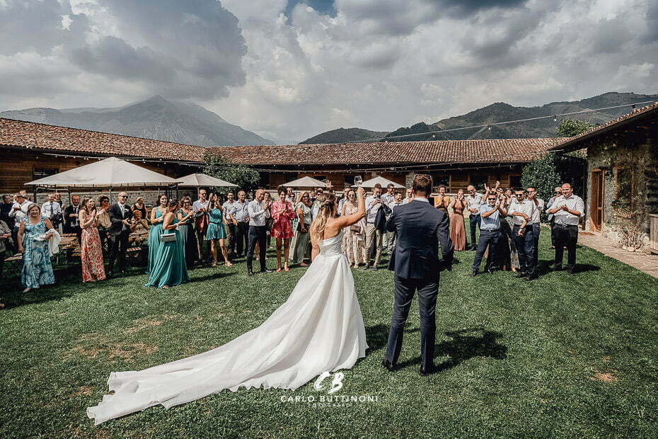 Matrimonio Agriturismo Larice 155 Brindisi arrivo Sposi Fotografo-Matrimonio-Agriturismo-Larice-Clusone-Bergamo