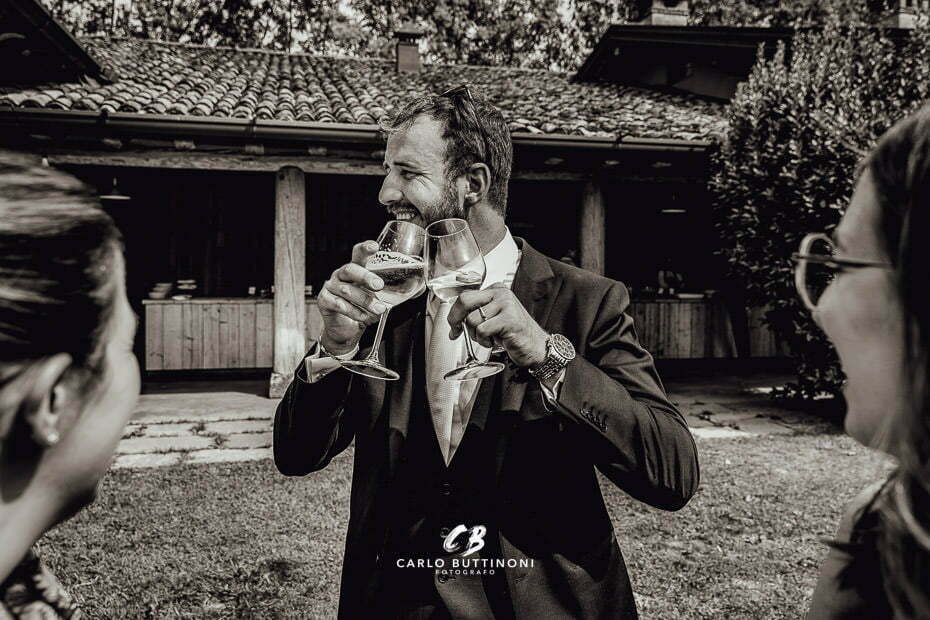 Matrimonio Agriturismo Larice 161 Brindisi arrivo Sposi Fotografo-Matrimonio-Agriturismo-Larice-Clusone-Bergamo