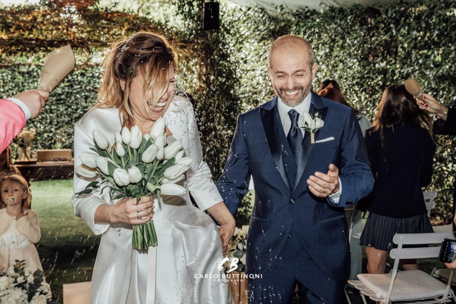 Tenuta Serradesca 235 Lancio riso e petali Rito civile Cerimonia Chiesetta vegetale Reportage Sposi Carlo Buttinoni Fotografo Matrimonio Ristorante-Tenuta Serradesca Acquaroli Scanzorosciate Bergamo Milano Brescia
