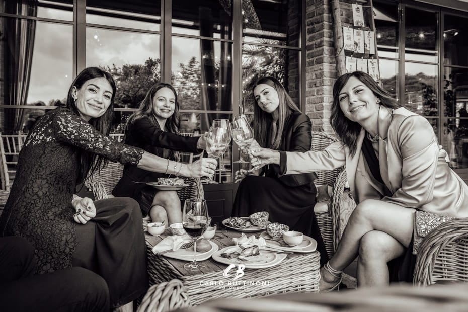 Tenuta Serradesca 260 Aperitivo sposi ed invitati Reportage Sposi Carlo Buttinoni Fotografo Matrimonio Ristorante-Tenuta Serradesca Acquaroli Scanzorosciate Bergamo Milano Brescia