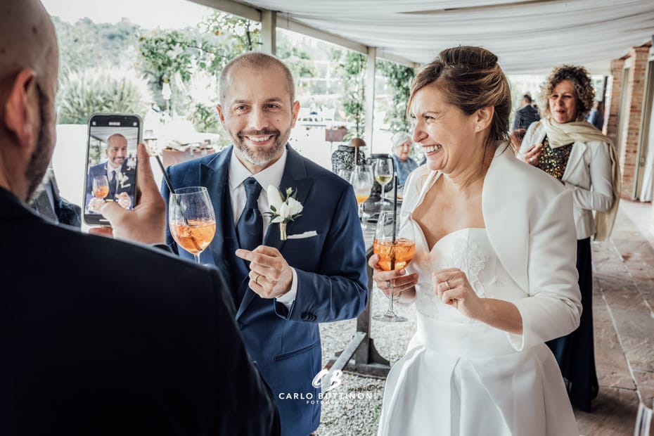 Tenuta Serradesca 266 Aperitivo sposi ed invitati Reportage Sposi Carlo Buttinoni Fotografo Matrimonio Ristorante-Tenuta Serradesca Acquaroli Scanzorosciate Bergamo Milano Brescia