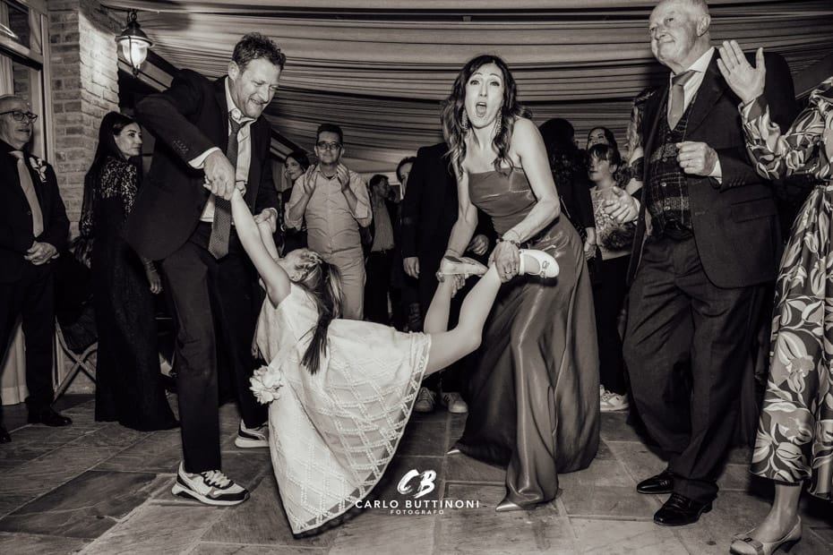 Tenuta Serradesca 310 Reportage balli sposi e invitati Veranda Ristorante Tenuta Serradesca Acquaroli Scanzorosciate Bergamo Milano Brescia - Carlo Buttinoni Fotografo Matrimonio