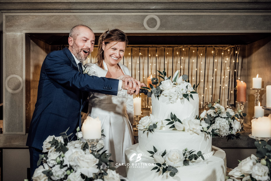 Tenuta Serradesca 326 Reportage Taglio Torta Sposi Sala da pranzo Ristorante Tenuta Serradesca Acquaroli Scanzorosciate Bergamo Milano Brescia - Carlo Buttinoni Fotografo Matrimonio