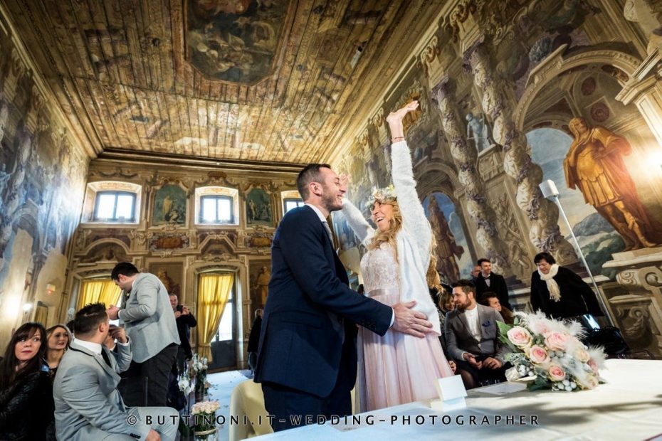 Sposi Matrimonio Civile Palazzo Visconti Comune Castello di Brignano Bergamo Reportage senza pose © Carlo Buttinoni Fotografo