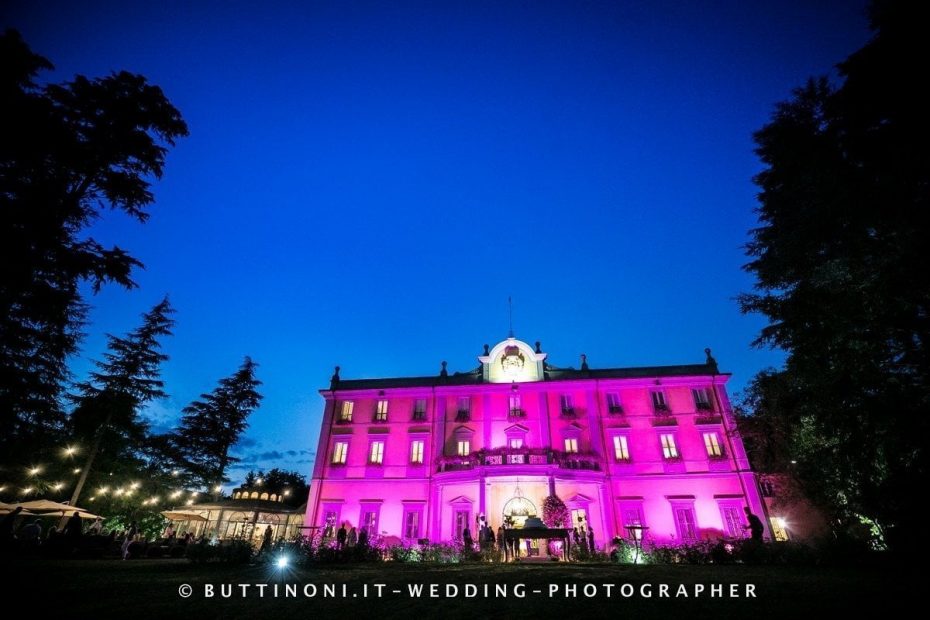 Fotografo Sposi Matrimonio Ristorante tramonto Villa Acquaroli a Carvico Bergamo Reportage senza pose