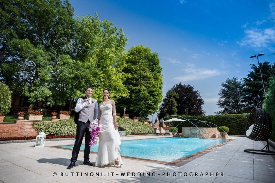 Piscina Sposi Matrimonio Ristorante Villa Ristorante de Firem Rostec Caravaggio Bergamo Reportage senza pose © Carlo Buttinoni Fotografo