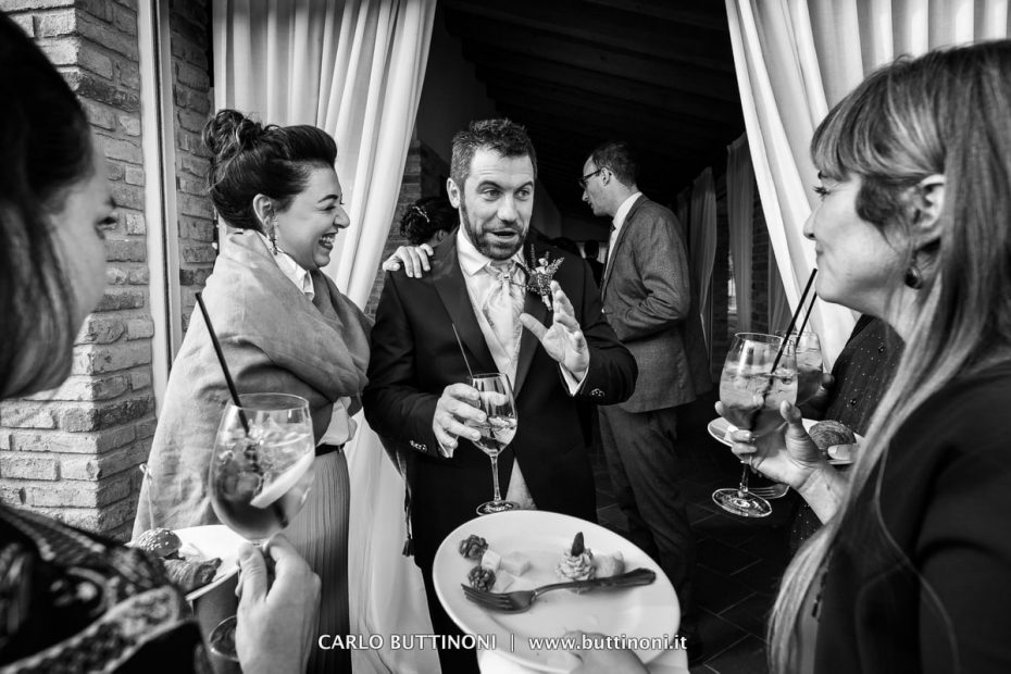 Fotografo aperitivi Sposi Matrimonio Ristorante Tenuta Serradesca Scanzorosciate Bergamo Reportage senza pose